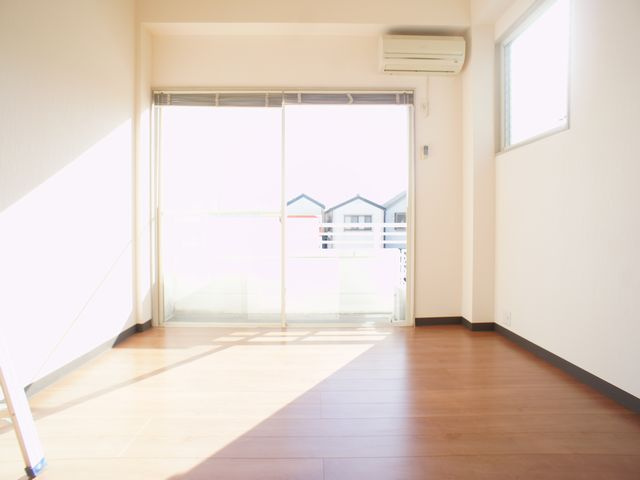 【居間・リビング】 | アローハイム | 快適に過ごせるエアコンが付いています♪