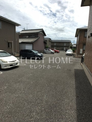 【駐車場】 | レインボー東Ｂ棟 | 駐車場完備です

