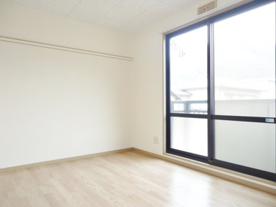 【居間・リビング】 | レイクサイド黄葉 | 洋室6帖