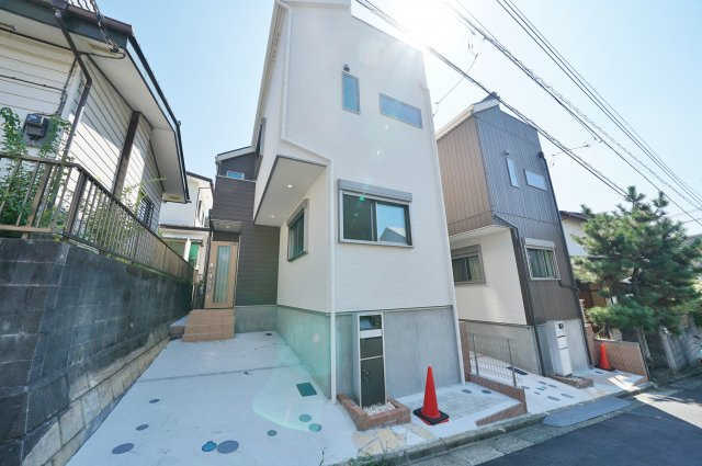 ロフト・スカイバルコニー付！保土ケ谷区新井町　全２棟新築戸建ての外観|2021年4月完成の新築分譲住宅です。
