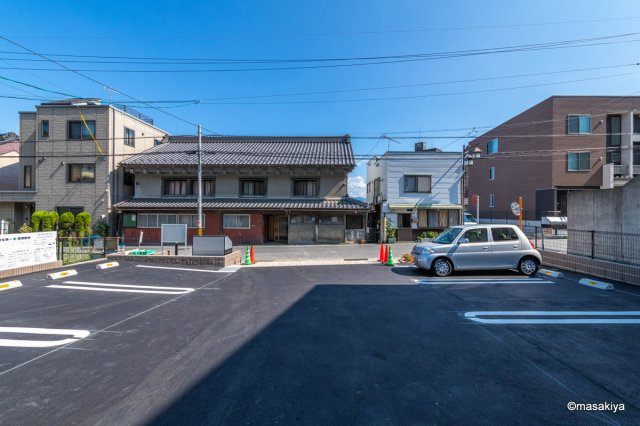 グランデ新町の駐車場