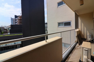 【外観】 | 南側バルコニー。大通りから1番離れた住戸の為、閑静な部屋位置！