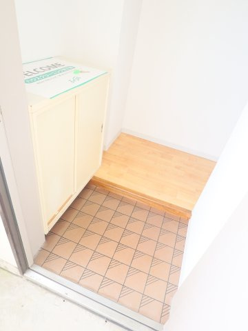 ドミール八坂の玄関