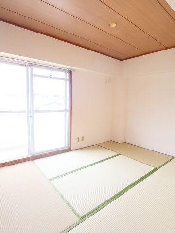 ドミール八坂の和室