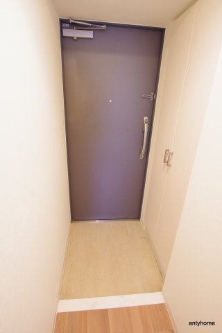エスプレイス新大阪サウスゲート　仲介手数料無料の玄関