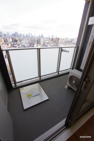 エスプレイス新大阪サウスゲート　仲介手数料無料のバルコニー
