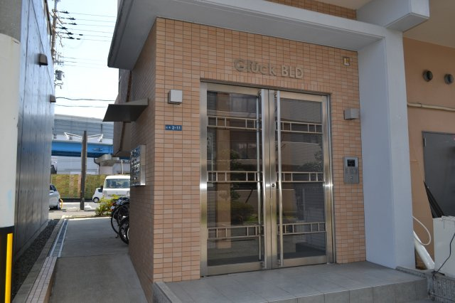 グリュックビルディングのエントランス