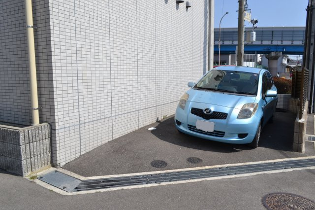 グリュックビルディングの駐車場