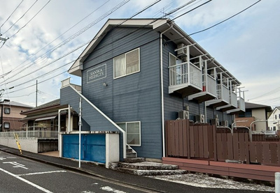 【外観】 | サンワハイツ | コンビニが近くて便利な立地の2階建てアパートです☆ブルーライン「仲町台」駅まで徒歩圏内☆最寄りバス停まで徒歩3分です☆