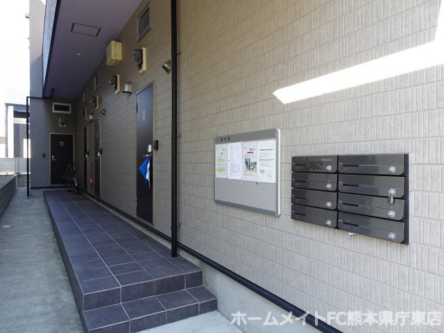 熊本市中央区国府３丁目のアパートのエントランス