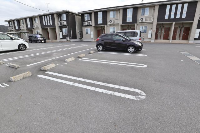 ハウスアイＣの駐車場