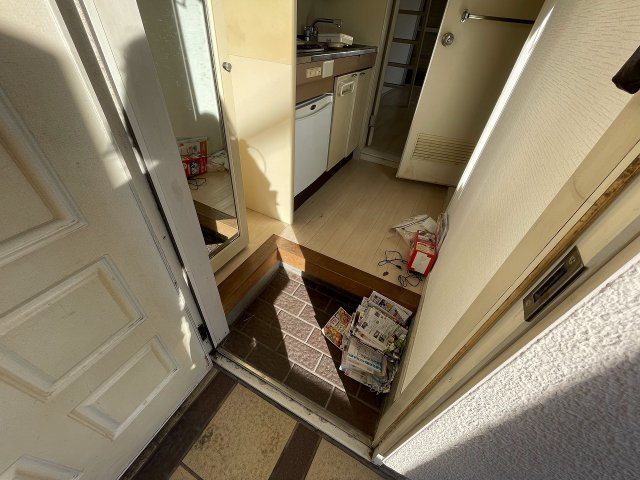 ジュネパレス津田沼第１８の玄関