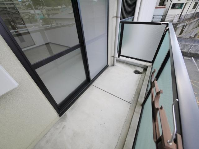 グレイスフローラ富雄のバルコニー|外からの目が気にならないバルコニーで洗濯物が干せます