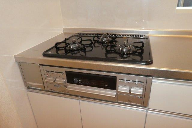 ダイヤモンド・ノアＢのキッチン|３口ガスコンロ
