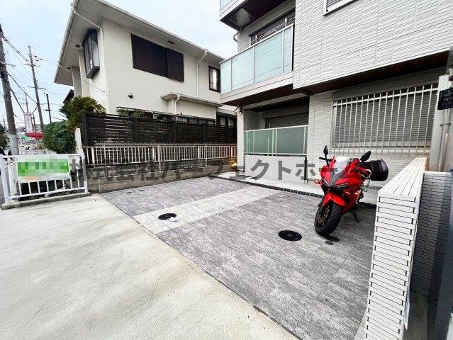 ピコットⅥの駐車場|駐車スペースもあります
