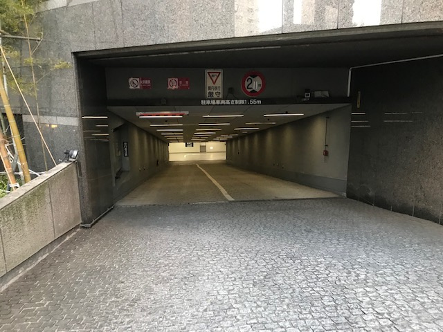 リビエラ南青山ビルの駐車場