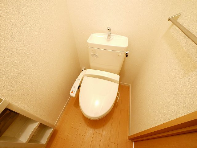 シャーメゾン富堂のトイレ|落ち着いた色調のトイレです