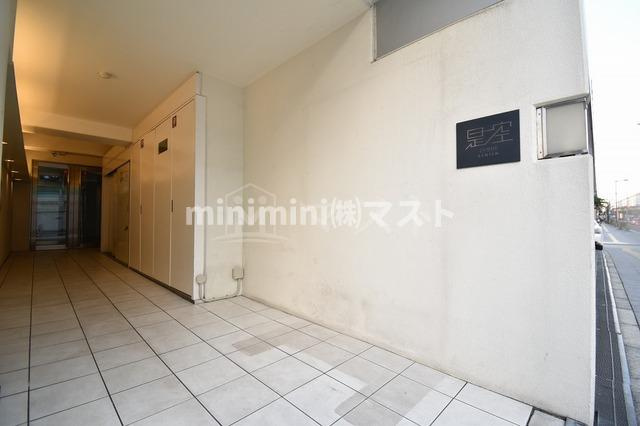 U residence 弁天町　(是空弁天)のエントランス