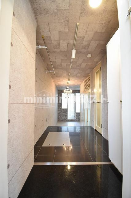 U residence 弁天町　(是空弁天)の玄関