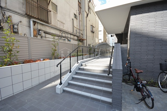 エグゼ大阪ドームⅡのエントランス