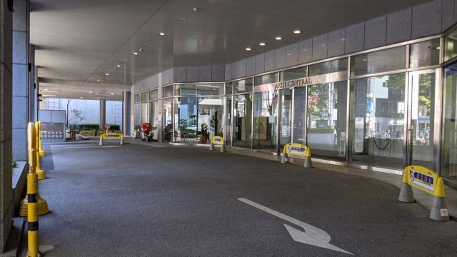 アルカのエントランス|１階エントランス前の車寄せ