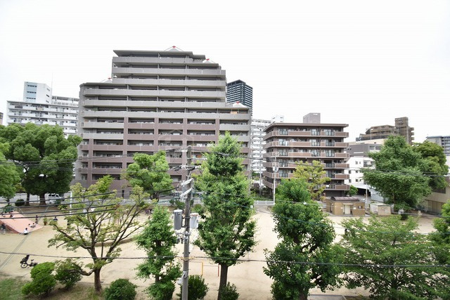 エスリード大阪梅田WESTのロビー