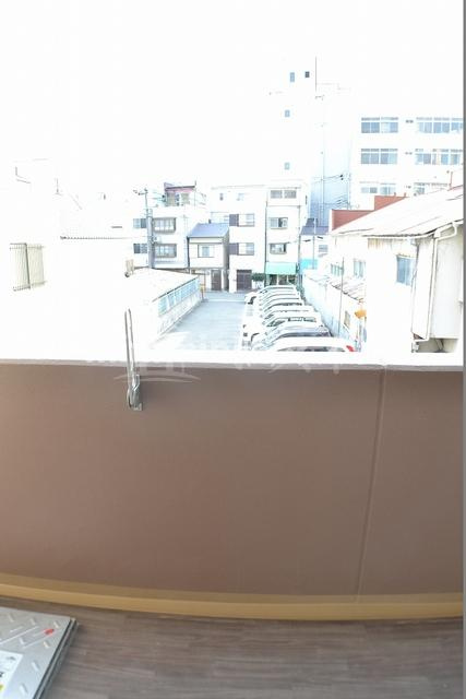 セオリー大阪リバークロスのバルコニー