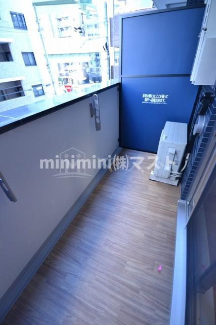 プレサンス阿波座駅前のバルコニー