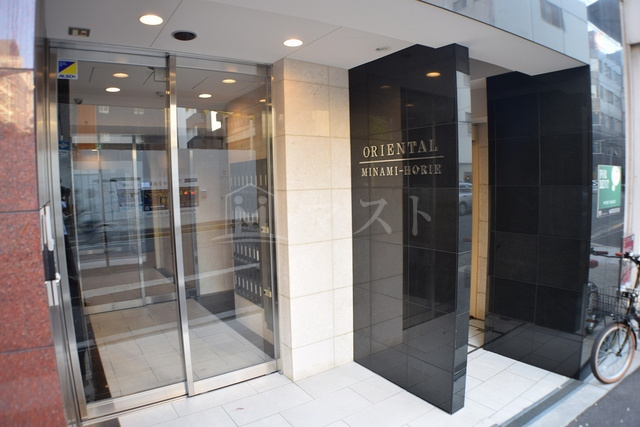 オリエンタル南堀江のエントランス