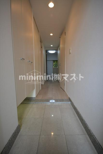 レジュールアッシュ福島の玄関