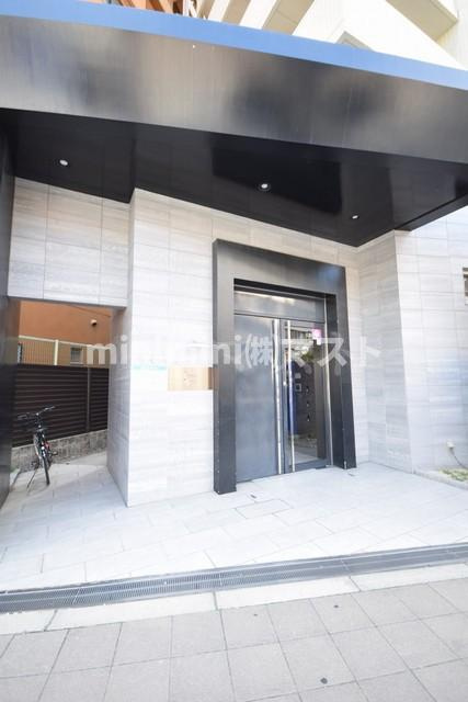 レジュールアッシュ福島のエントランス