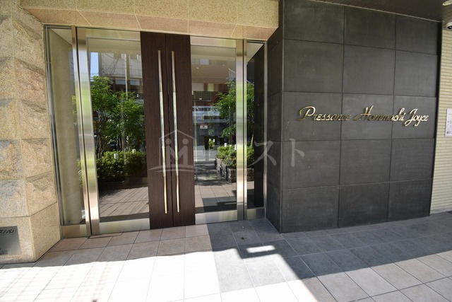 プレサンス本町ジョイスのエントランス