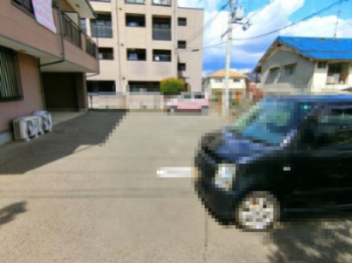 グラデュエートレジデンスの駐車場