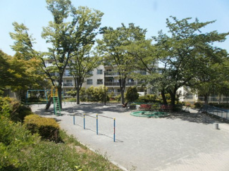 【周辺】 | 約68ｍにある南長津田公園、遊具もあり