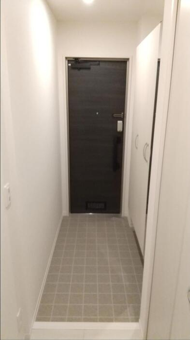 D-room日前宮前の玄関