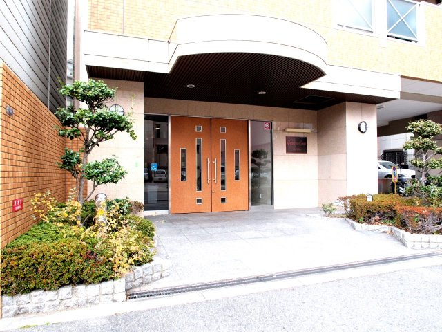 レインボーコート立売堀のエントランス