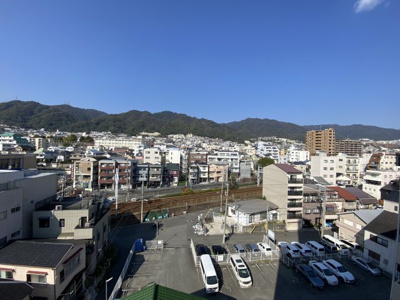 【展望】 | グランドプラザ王子公園 | 北側洋室からは六甲山系の山々が臨めます。