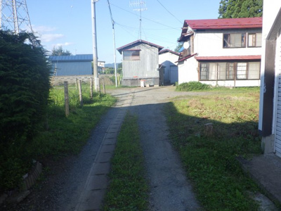 【前面道路含む現地写真】 | 八幡沢岱45-7・中古住宅