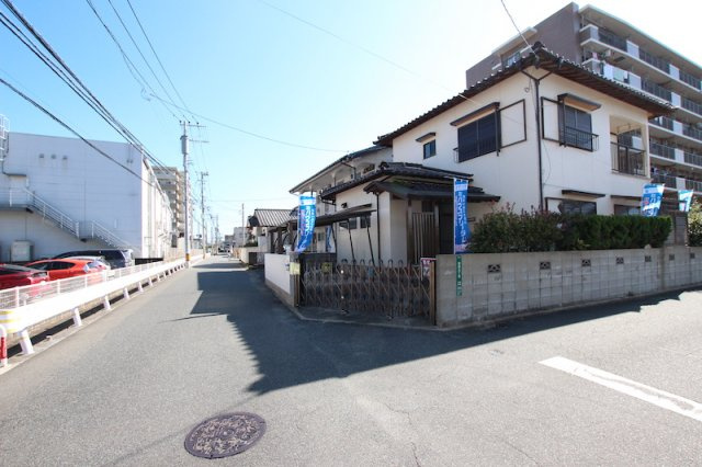 糸島市高田５丁目戸建ての前面道路含む現地写真