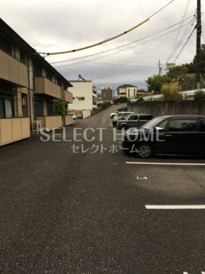 【駐車場】 | ソレジオ伊賀B | 駐車場があるので、車を買う予定の方も安心です