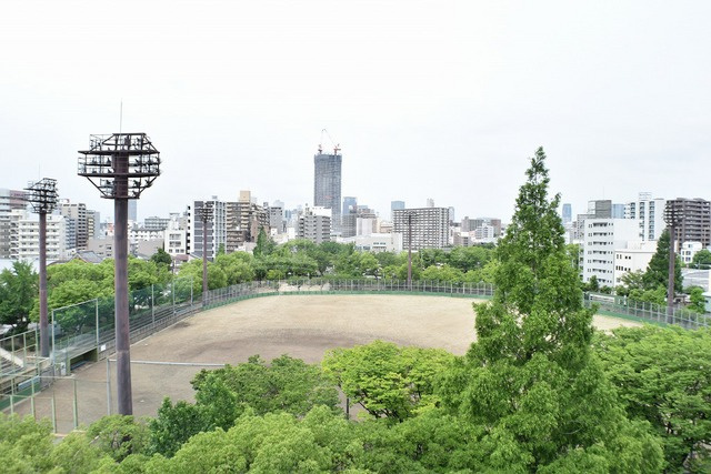 ウィステリアガーデンのその他|目の前は公園で眺望も良好。