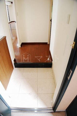ゼフェロス南堀江の玄関
