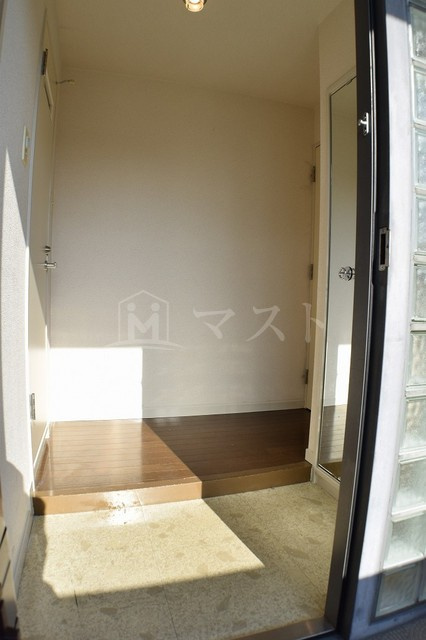 ヴェスタ堀江の玄関|同マンション内・別居室参考写真