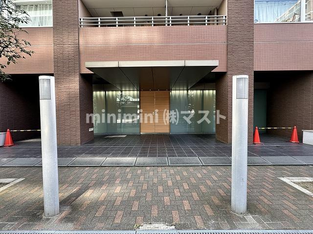 大阪市西区新町１丁目の賃貸マンションのエントランス