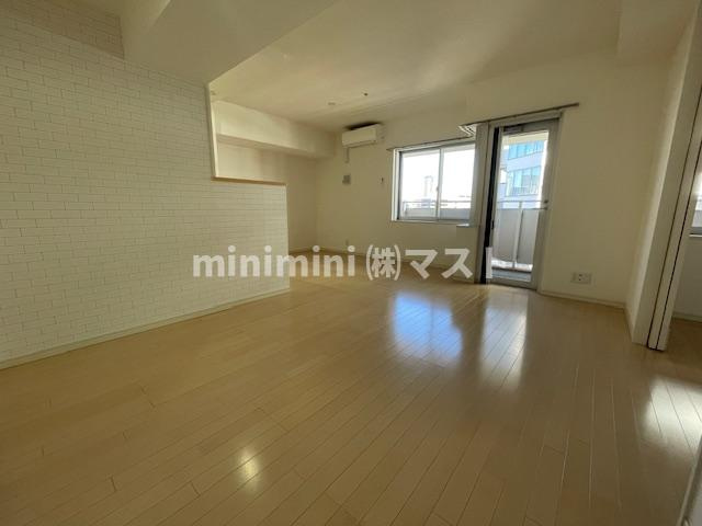 大阪市西区新町１丁目の賃貸マンションの居間・リビング