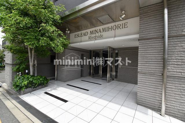 エスリード南堀江リバーサイドのエントランス