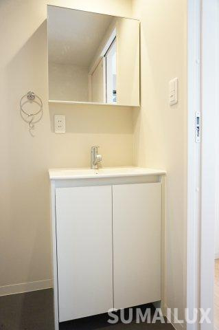 熊本市中央区坪井４丁目のアパートの独立洗面台
