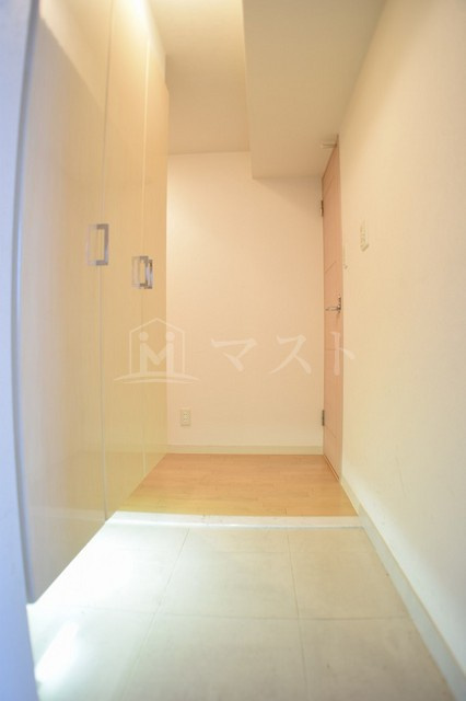 アーデンタワー新町の玄関