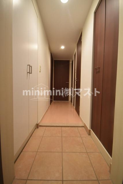 レジディア靭公園の玄関