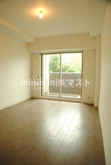 レジデンス靭公園の居間・リビング